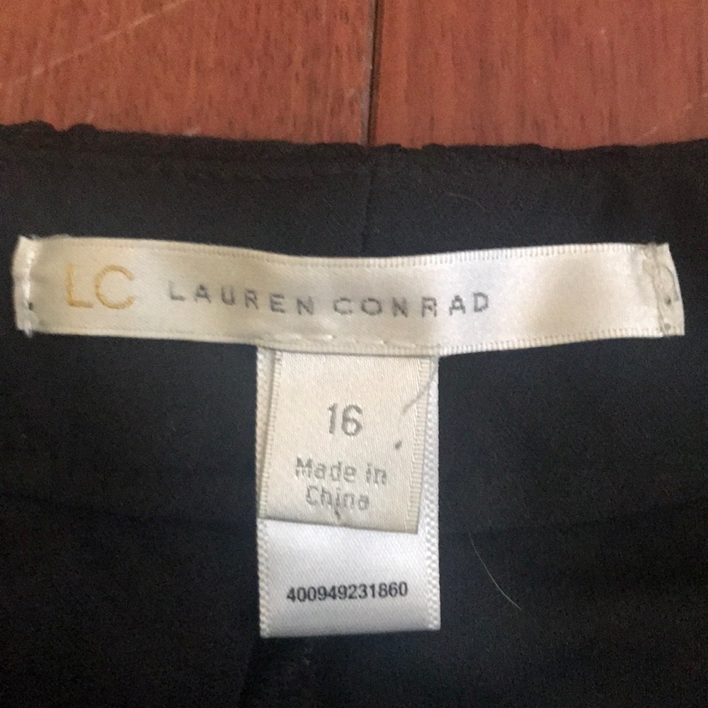 Shorts - Picture 3 of 4